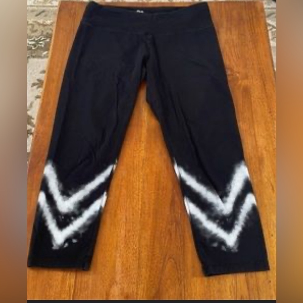 SO Perfectly Soft You Race Stripped Bottom Inseam Yoga Capri Leggings Size XS